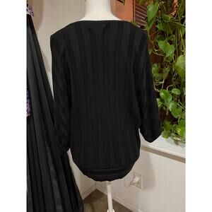 New York & Company Black Textured V-Neck Sweater – Size L